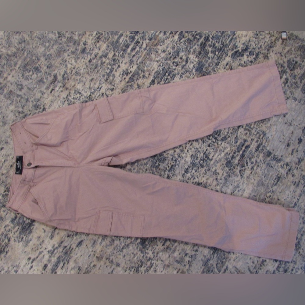 Hollister high-rise  dad cargo pants.       Size-M